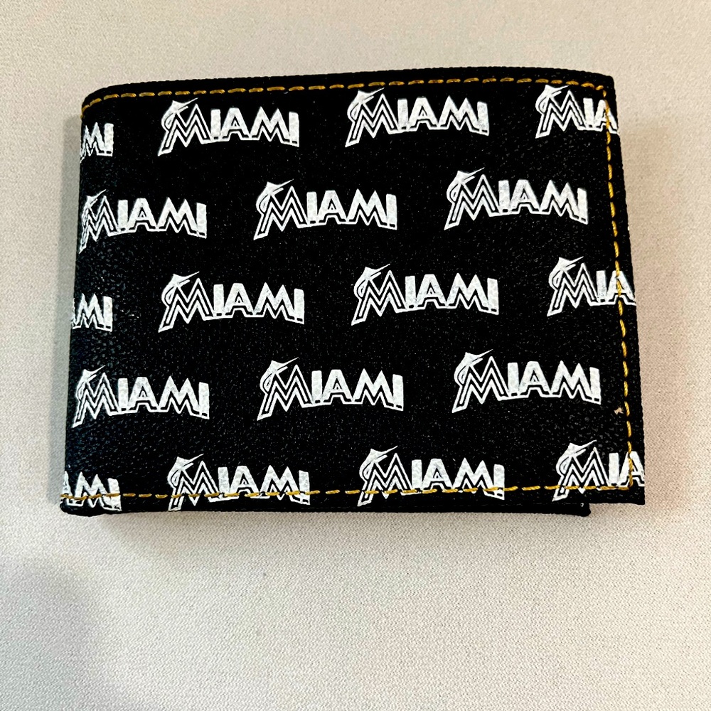 Brand NEW, Men’s Dooney & Bourke Florida Marlins Wallet